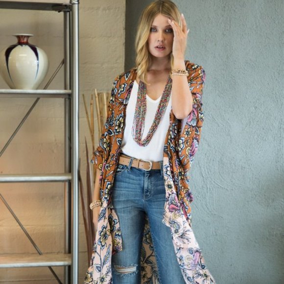 Tops - NEW Garden Floral Short Sleeve Kimono